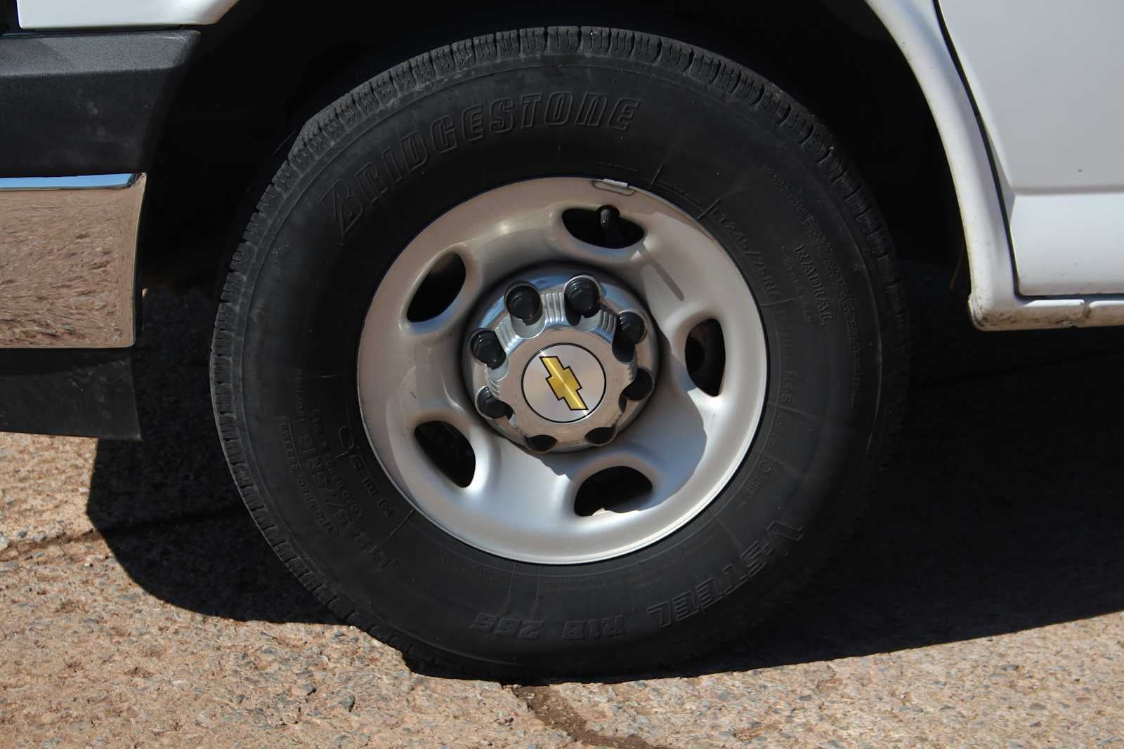 2025 Chevrolet Express Passenger LT