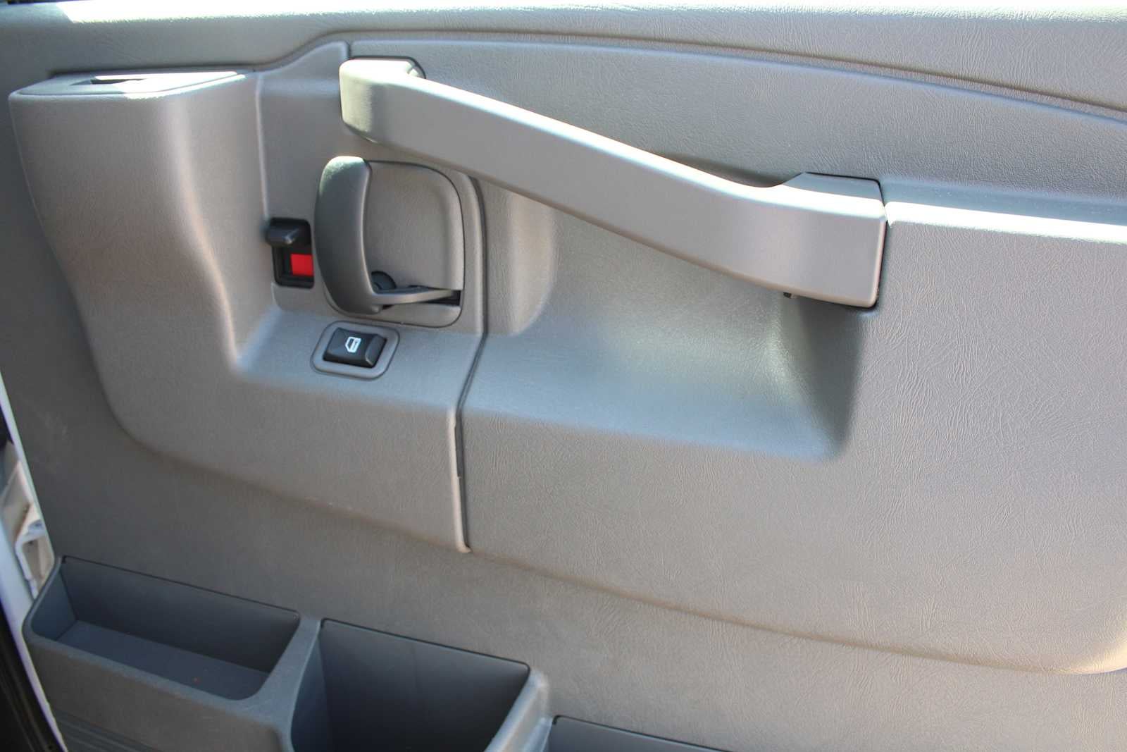 2025 Chevrolet Express Passenger LT