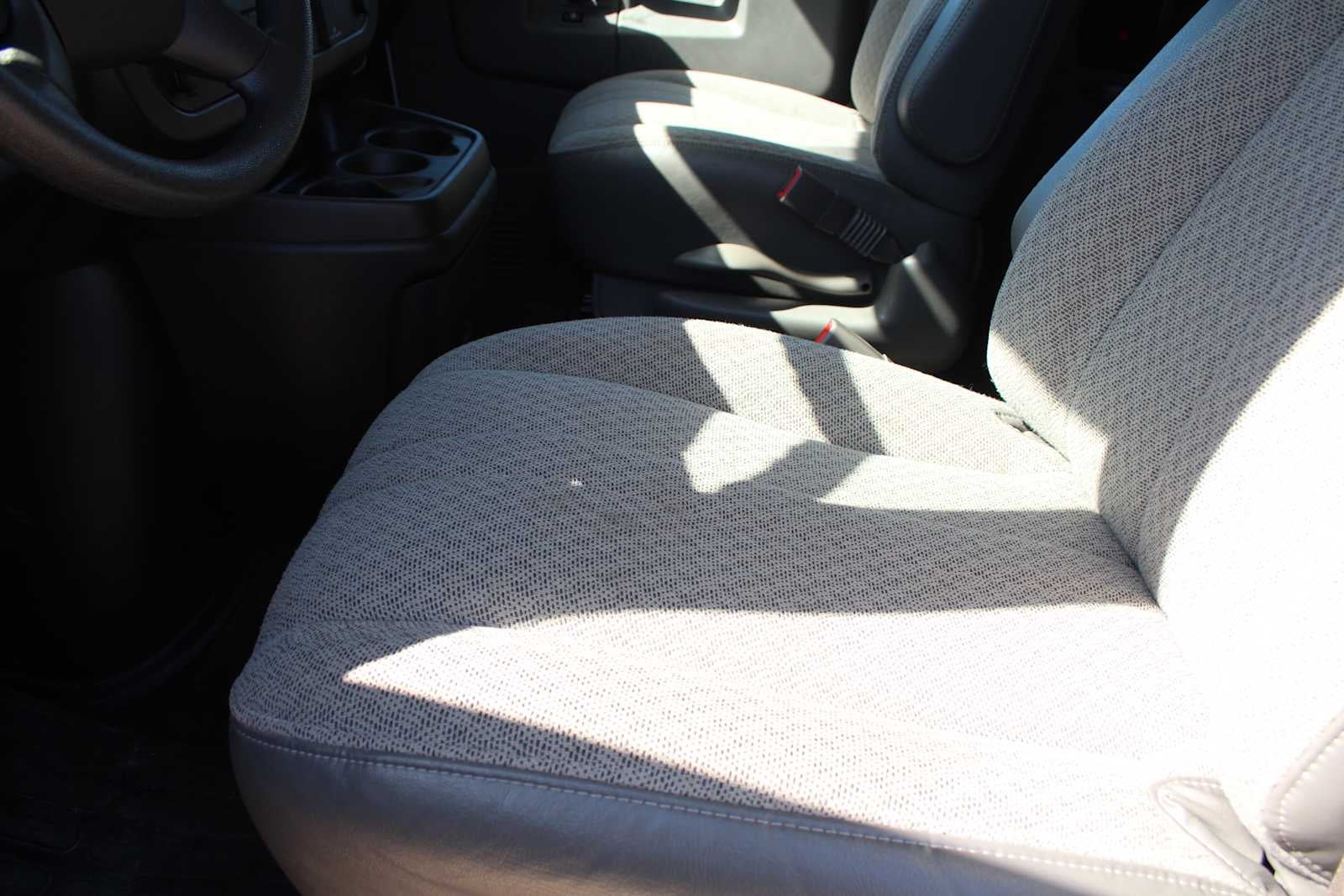 2025 Chevrolet Express Passenger LT