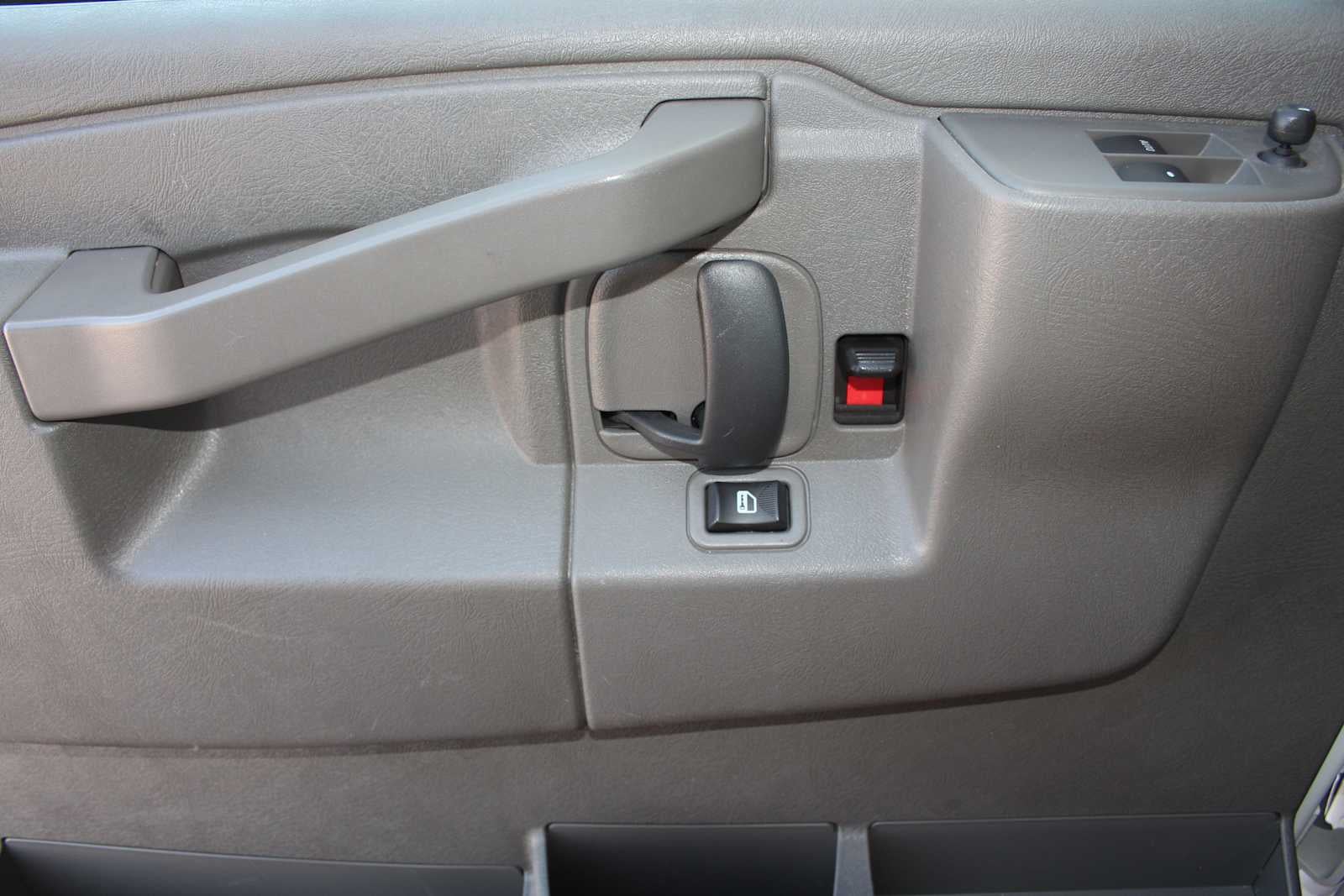 2025 Chevrolet Express Passenger LT