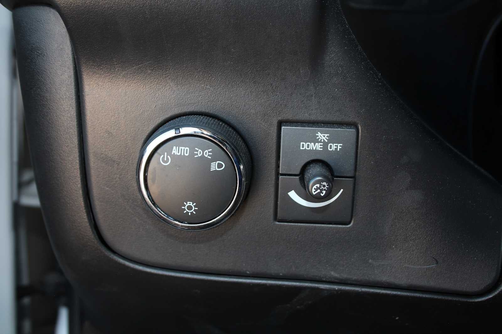 2025 Chevrolet Express Passenger LT