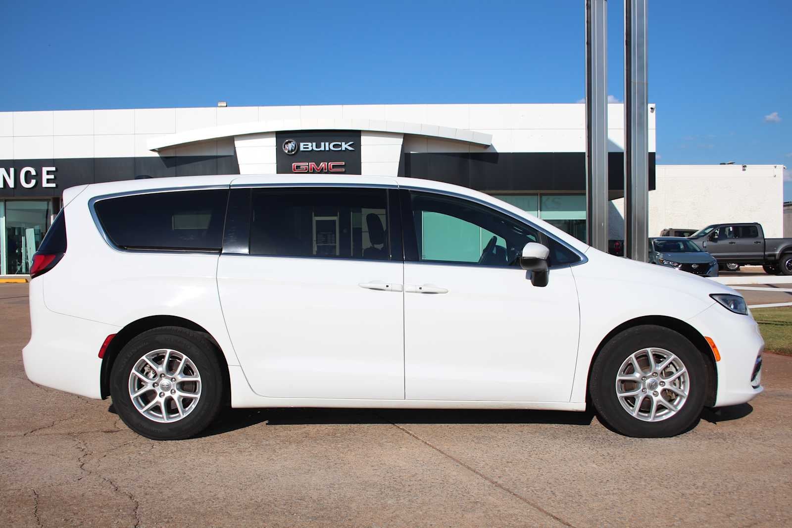 2023 Chrysler Pacifica Touring