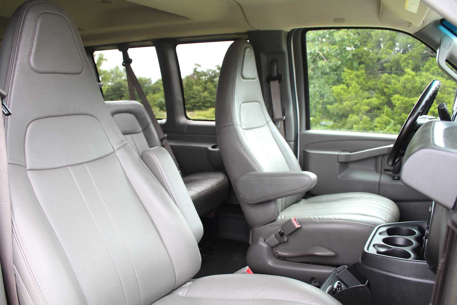 2019 Chevrolet Express Passenger 3500 LS