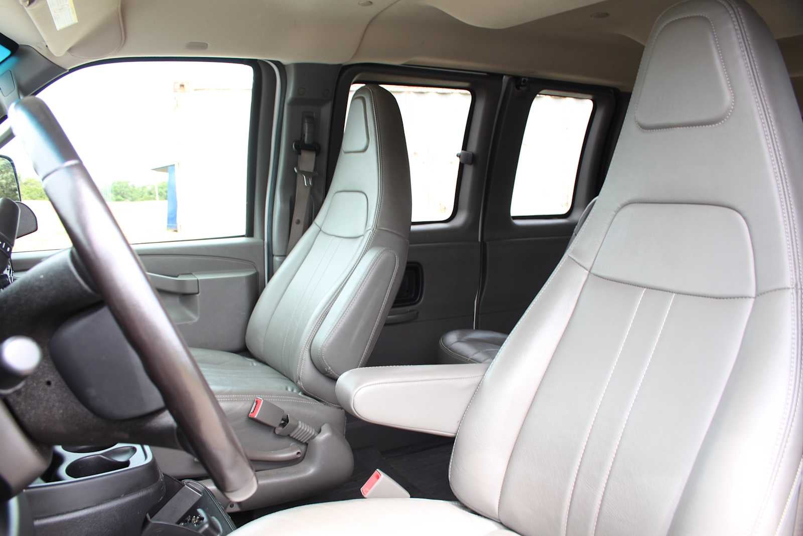 2019 Chevrolet Express Passenger 3500 LS