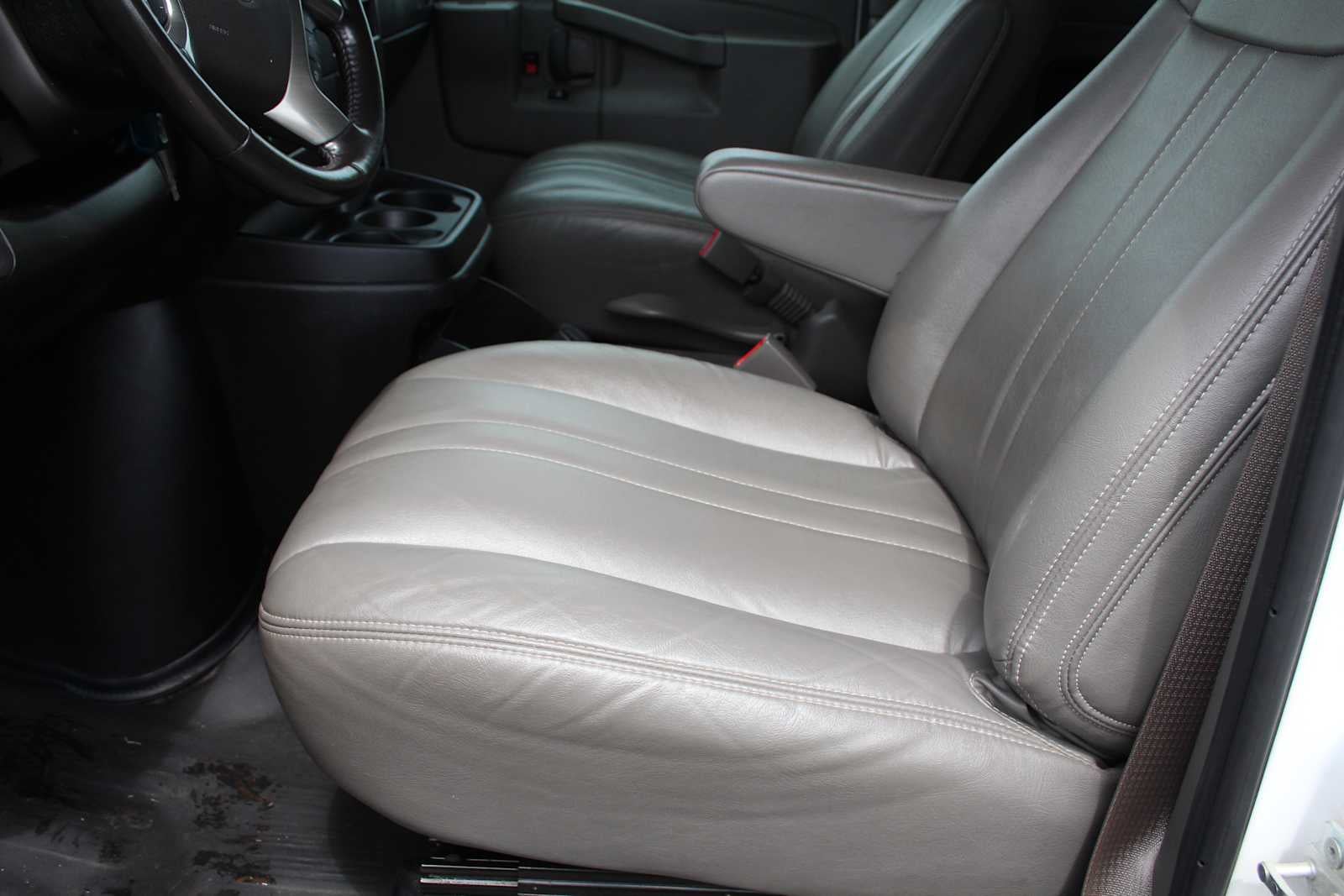 2019 Chevrolet Express Passenger 3500 LS