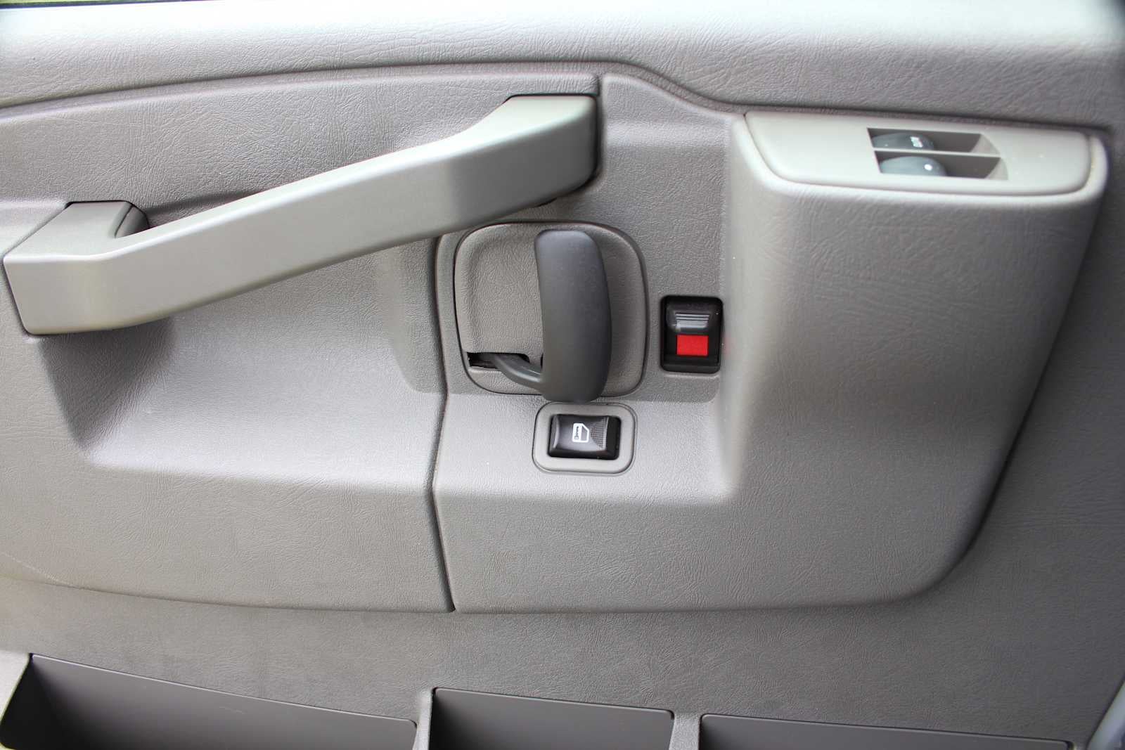2019 Chevrolet Express Passenger 3500 LS