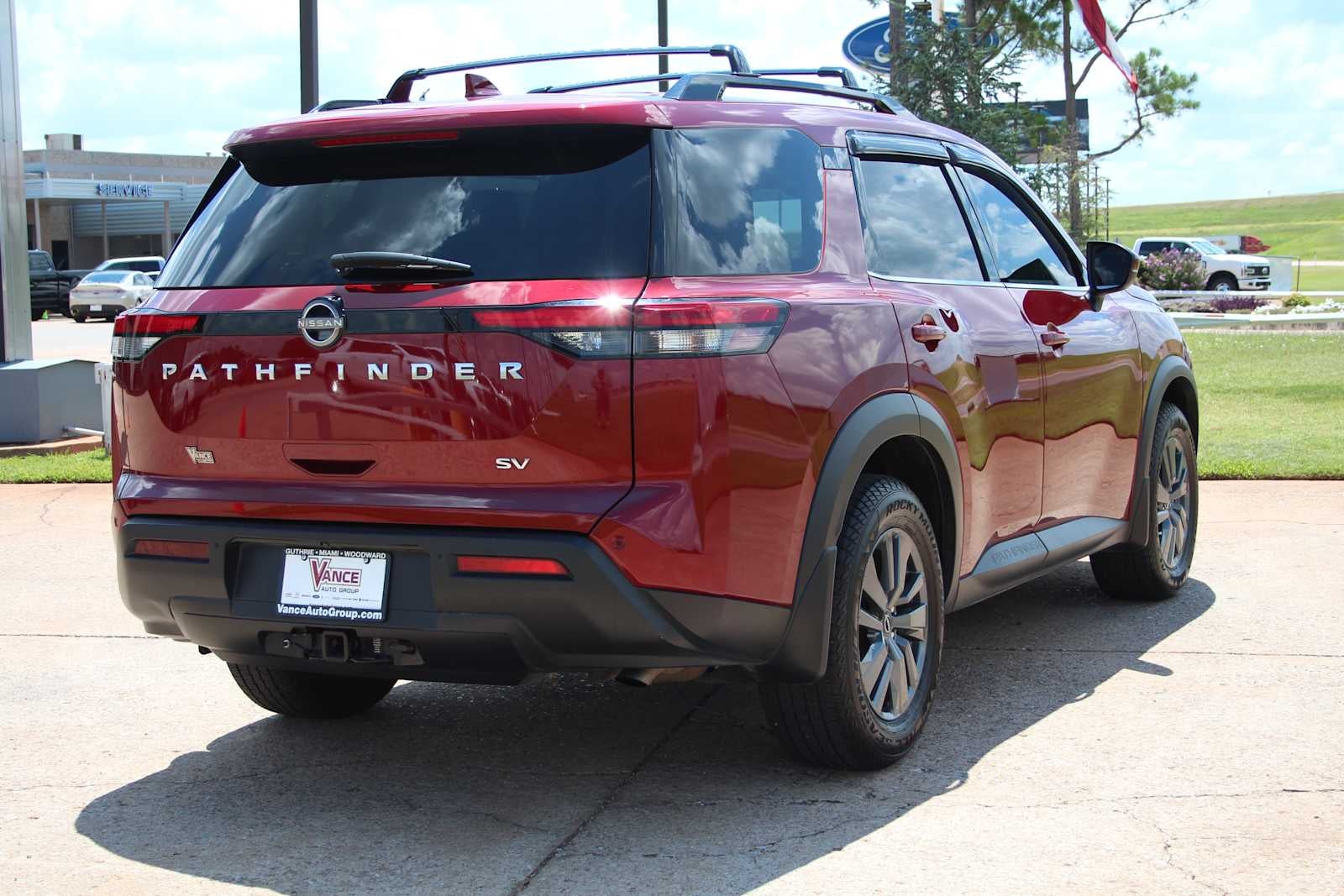2022 Nissan Pathfinder SV