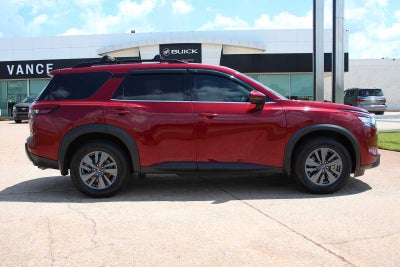 2022 Nissan Pathfinder SV