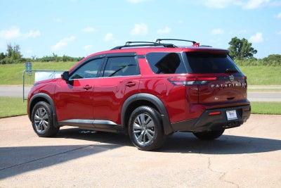 2022 Nissan Pathfinder SV