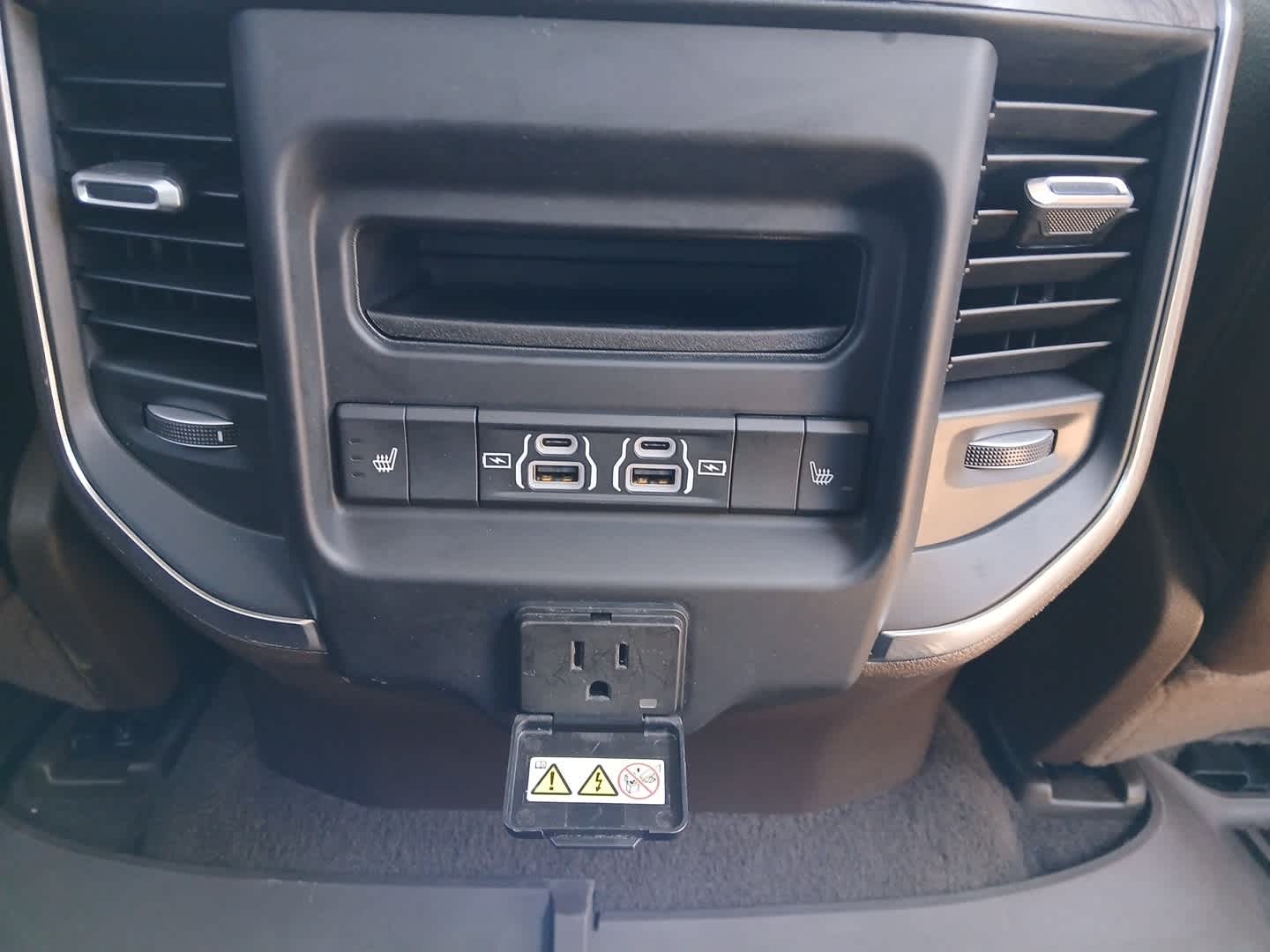 2025 RAM Ram 1500 Laramie Crew Cab 4x4 5'7' Box