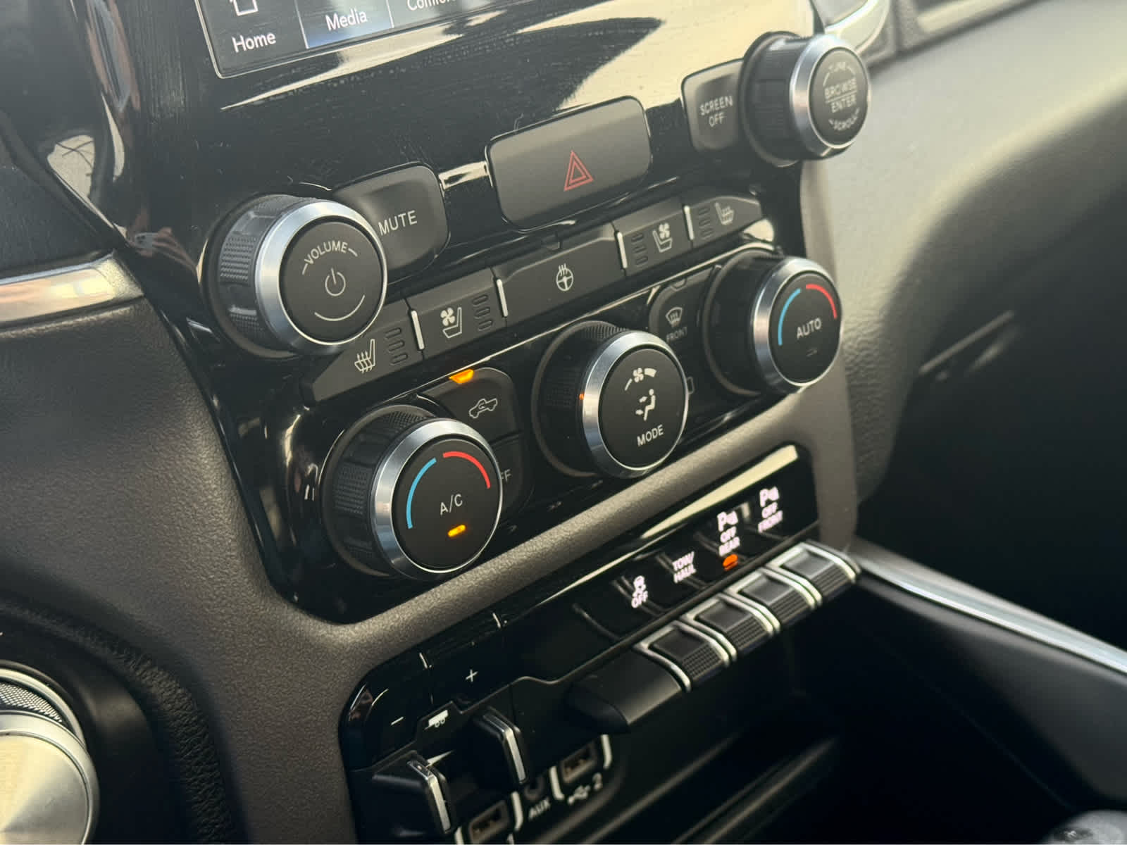 2022 RAM Ram 1500 Laramie Crew Cab 4x4 5'7' Box