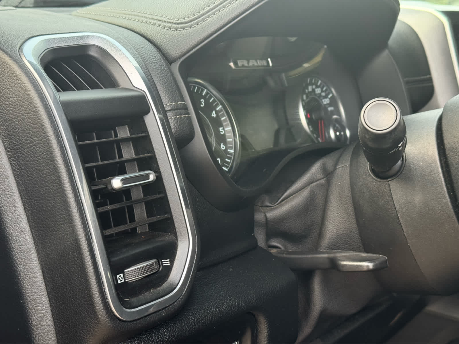 2022 RAM Ram 1500 Laramie Crew Cab 4x4 5'7' Box