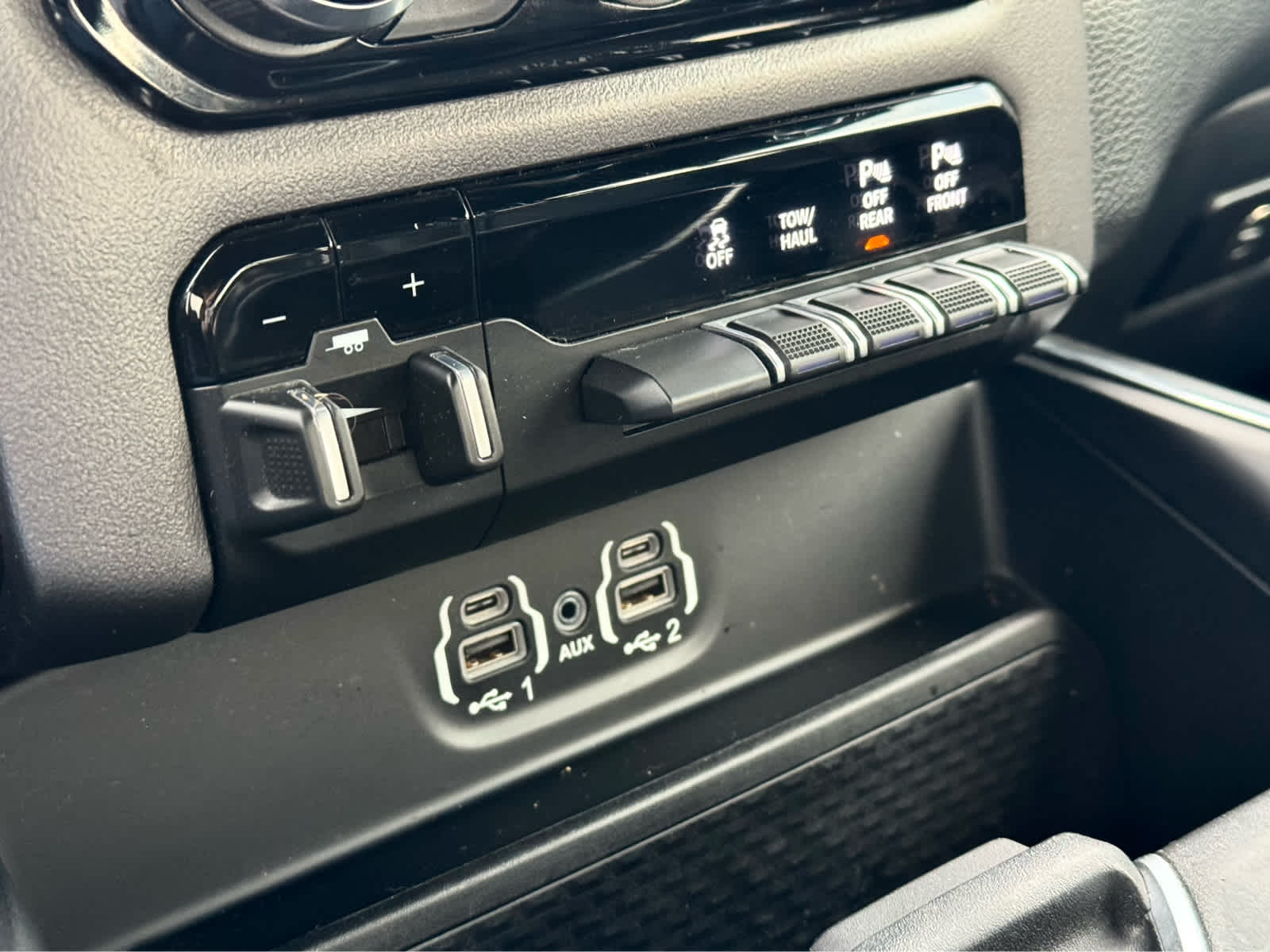 2022 RAM Ram 1500 Laramie Crew Cab 4x4 5'7' Box