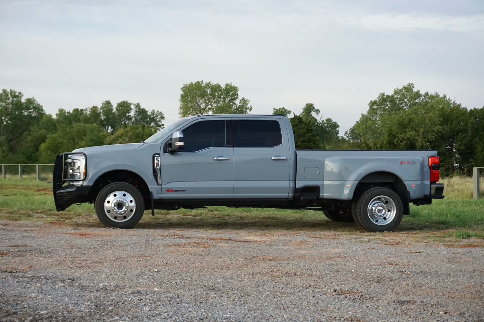 2025 Ford Super Duty F-350 DRW LARIAT