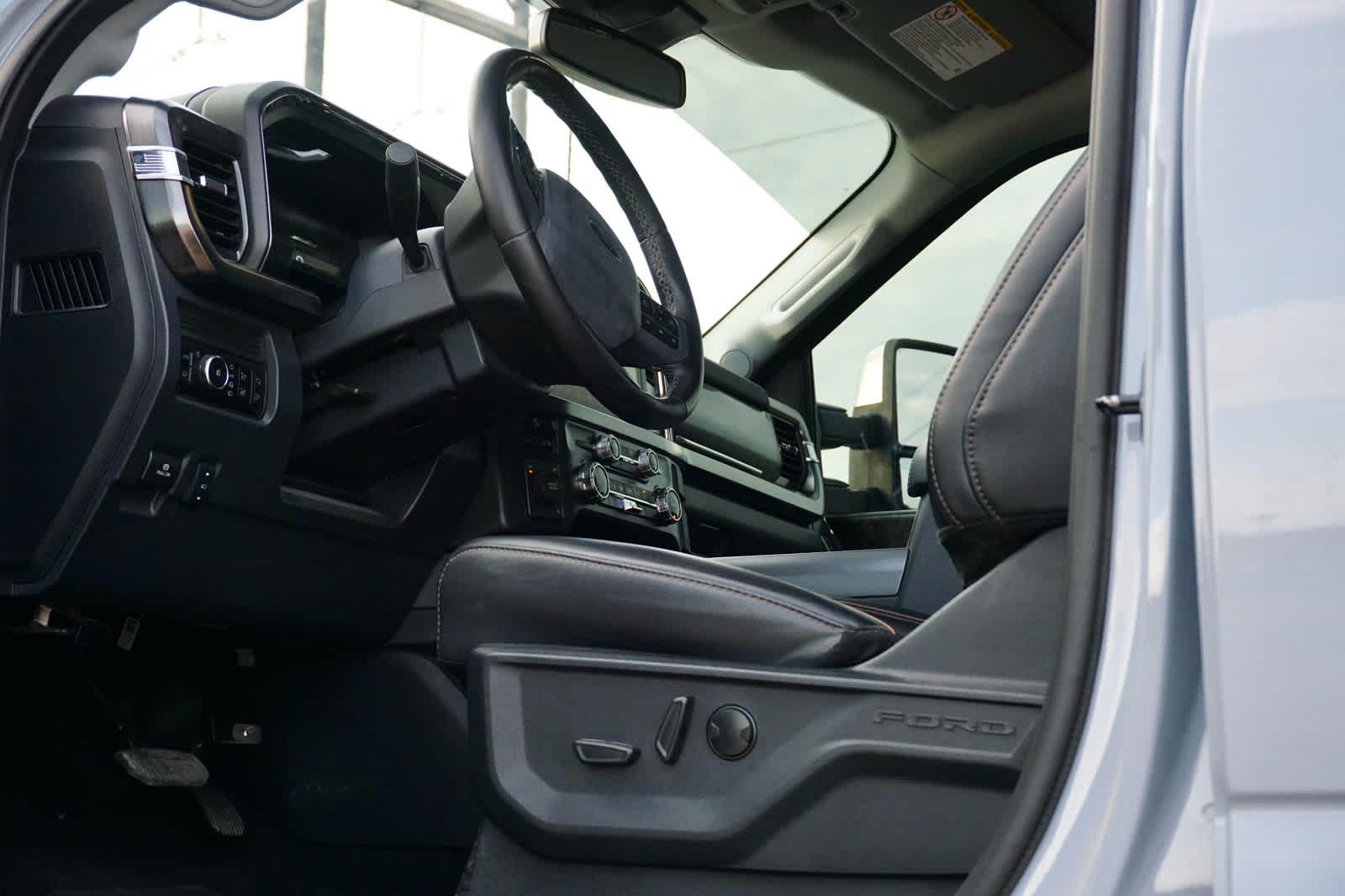 2025 Ford Super Duty F-350 DRW LARIAT