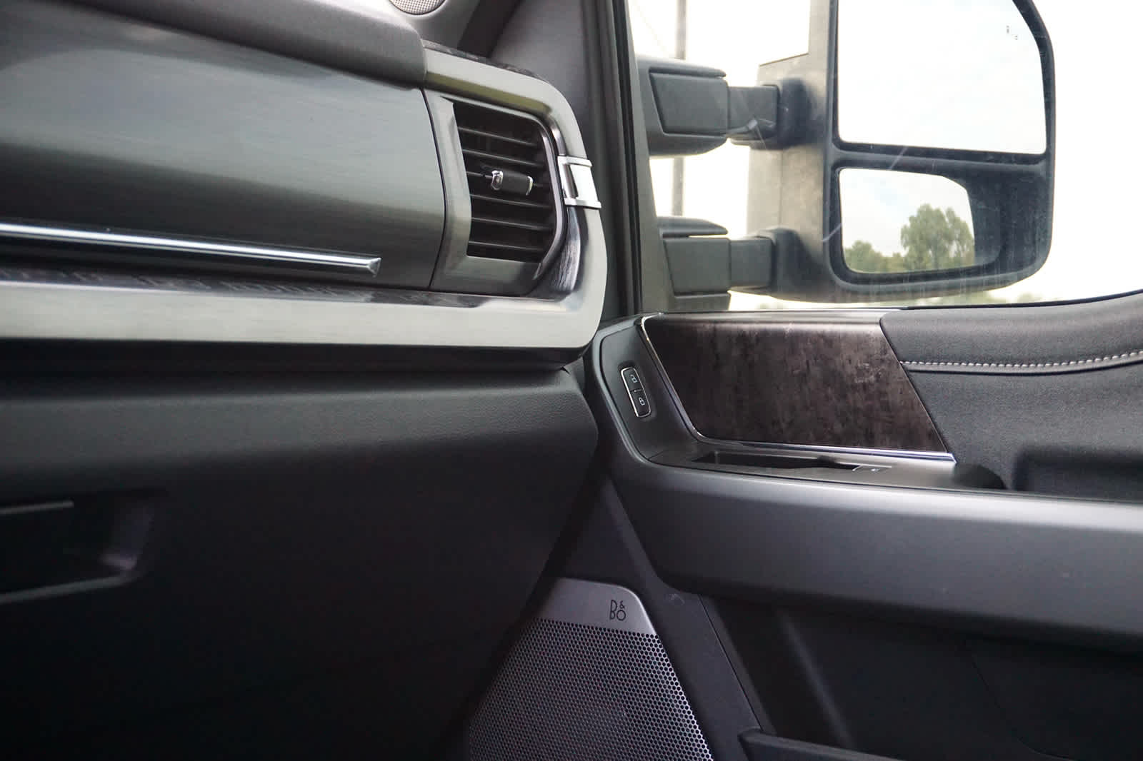 2025 Ford Super Duty F-350 DRW LARIAT