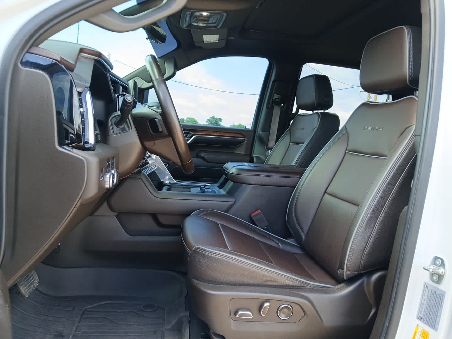 2024 GMC Sierra 2500HD 4WD Crew Cab Standard Bed Denali