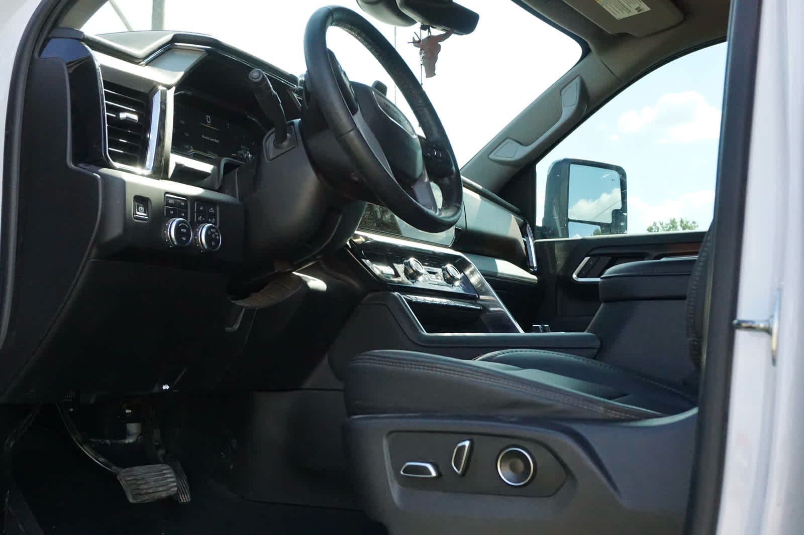 2025 GMC Sierra 2500HD 4WD Crew Cab Standard Bed Denali