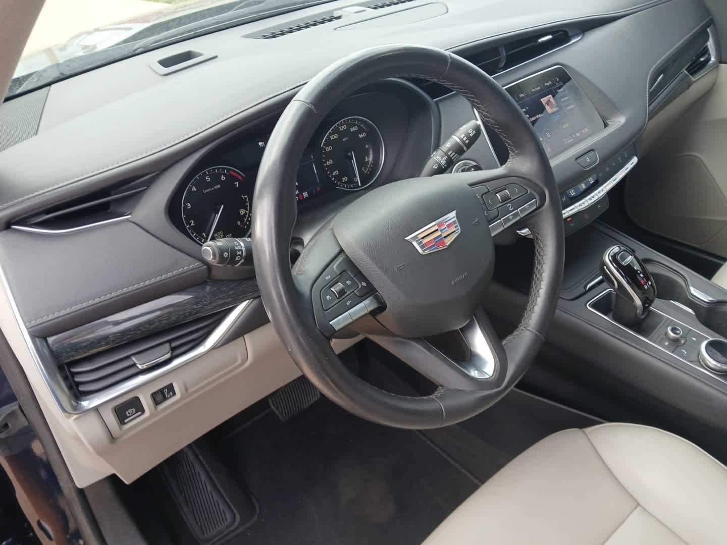 2022 Cadillac XT4 AWD Premium Luxury