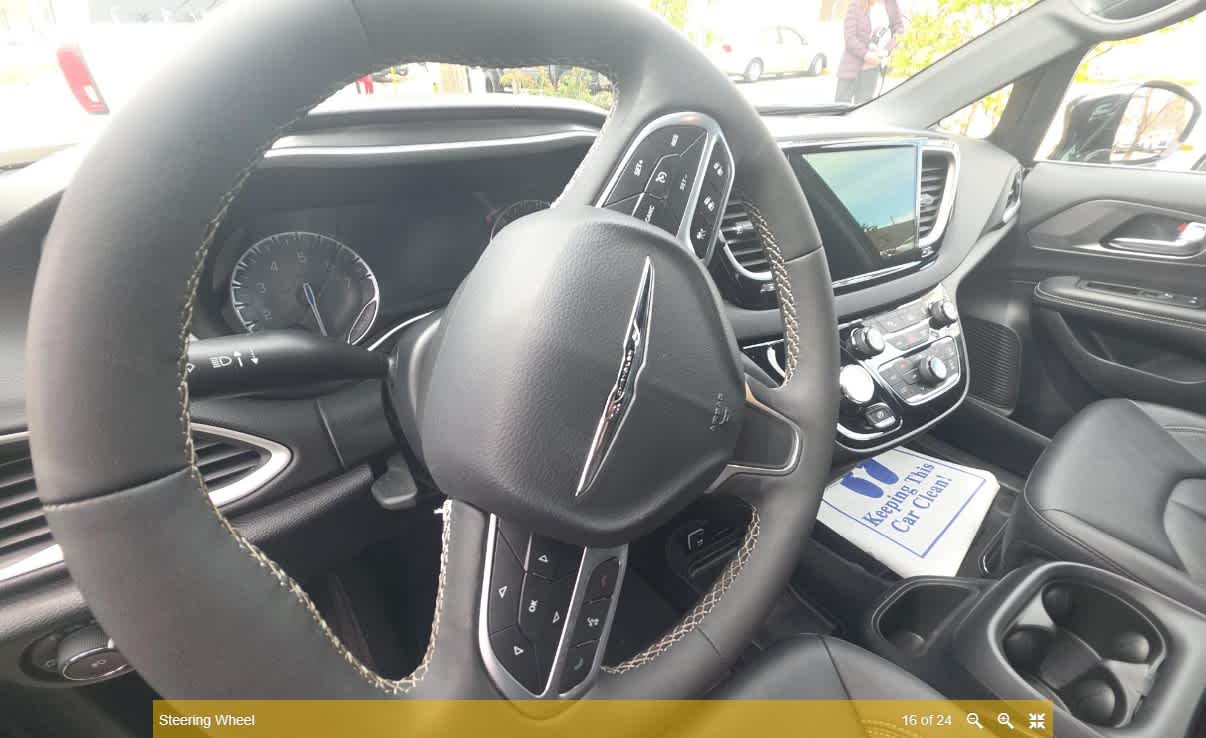 2025 Chrysler Pacifica Select