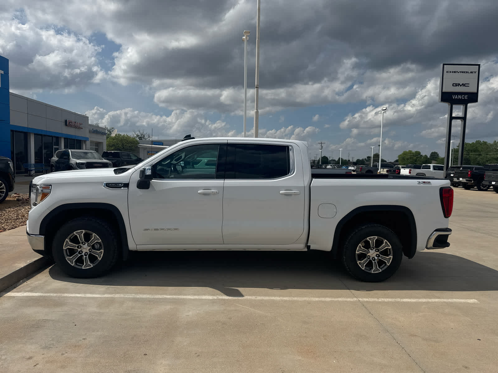 2021 GMC Sierra 1500 4WD Crew Cab Short Box SLE