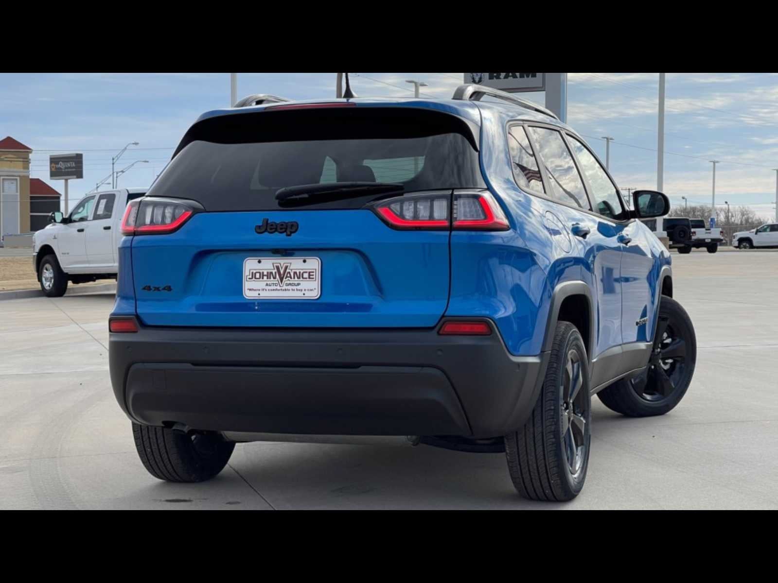 2023 Jeep Cherokee Altitude Lux