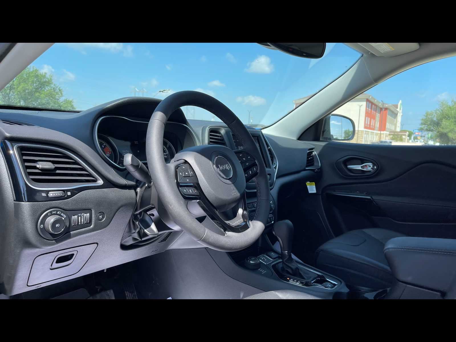 2023 Jeep Cherokee Altitude Lux