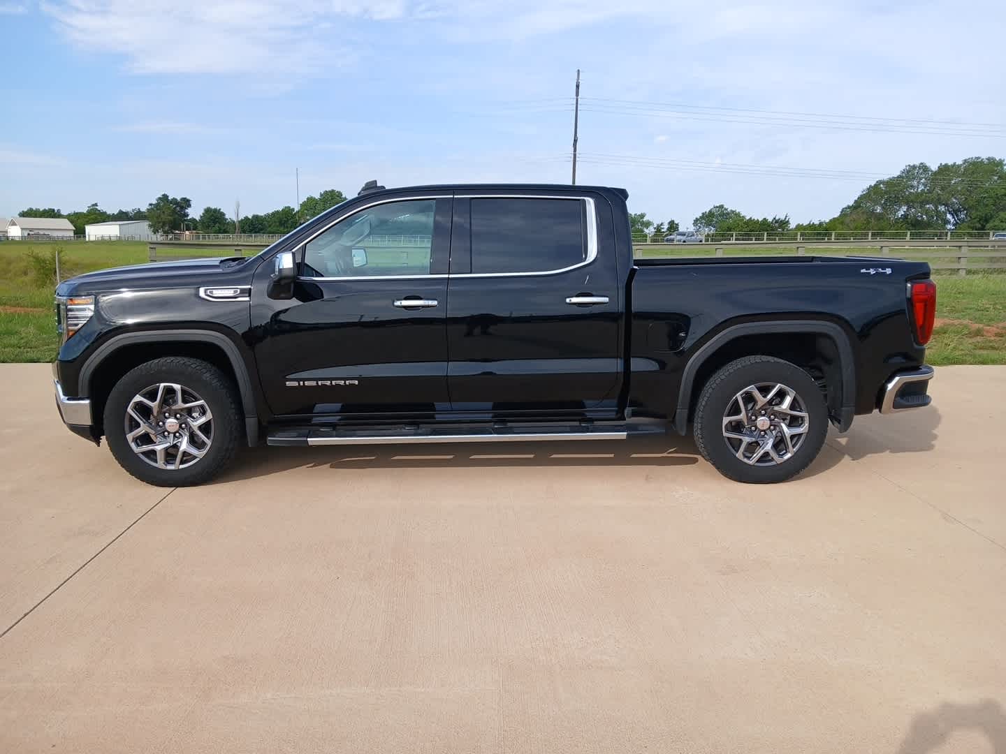 2024 GMC Sierra 1500 SLT