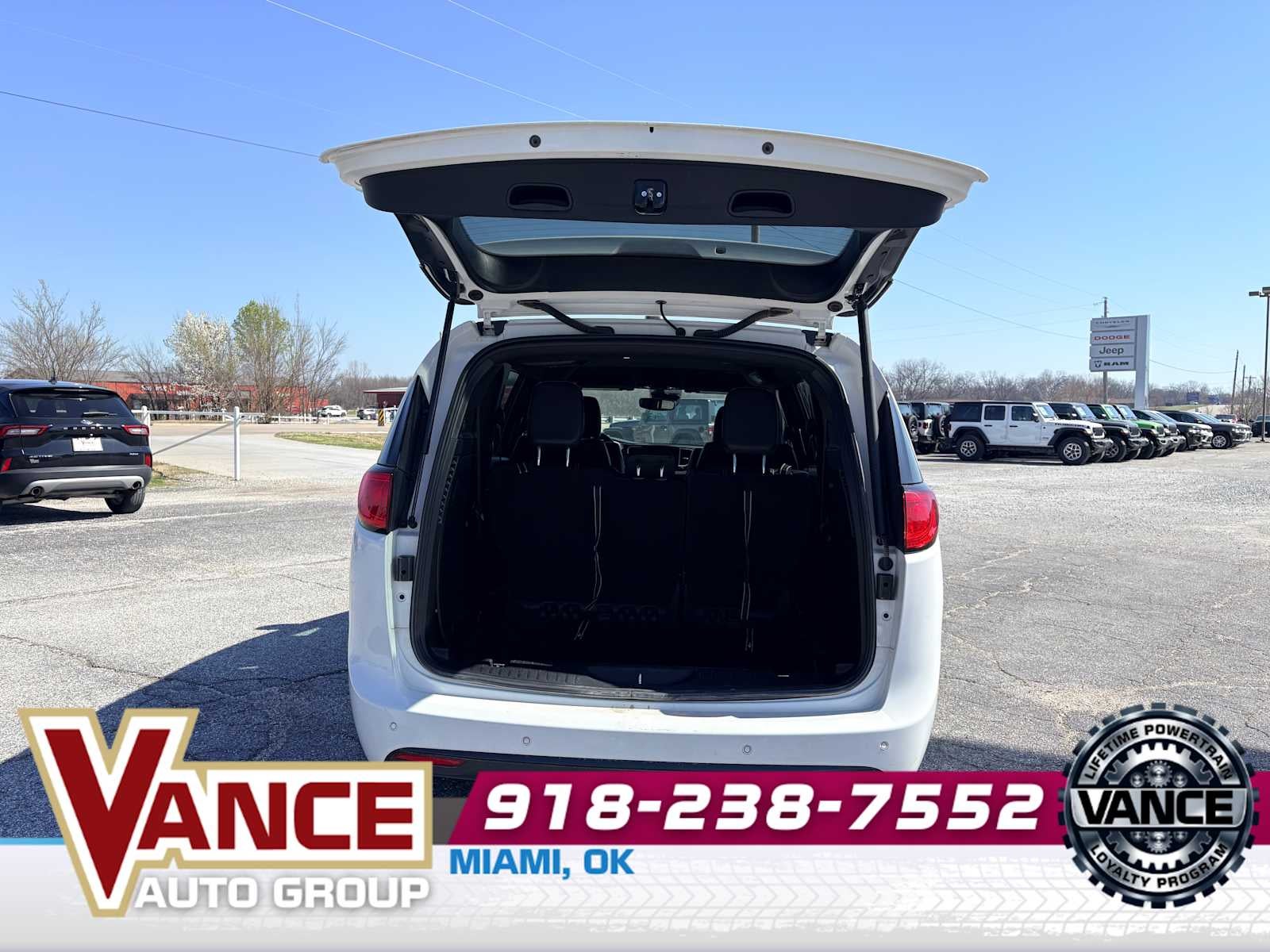 2025 Chrysler Voyager LX