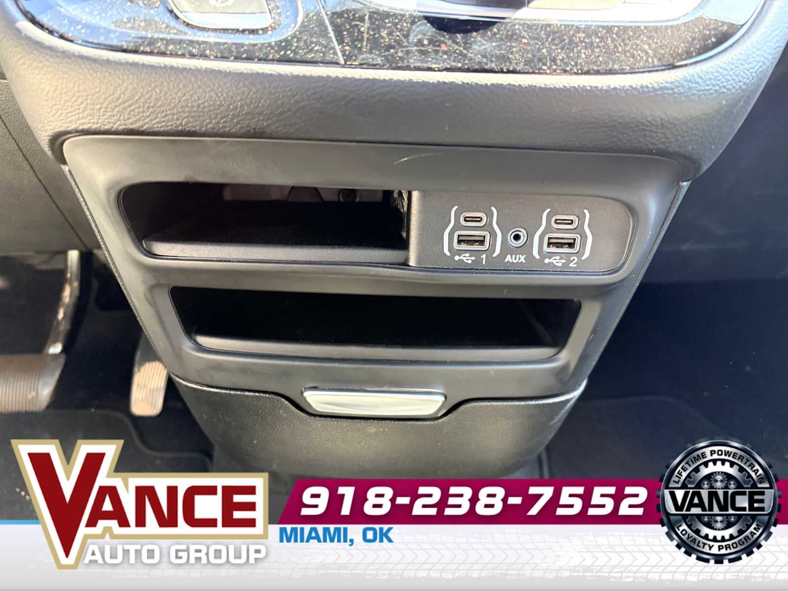 2025 Chrysler Voyager LX