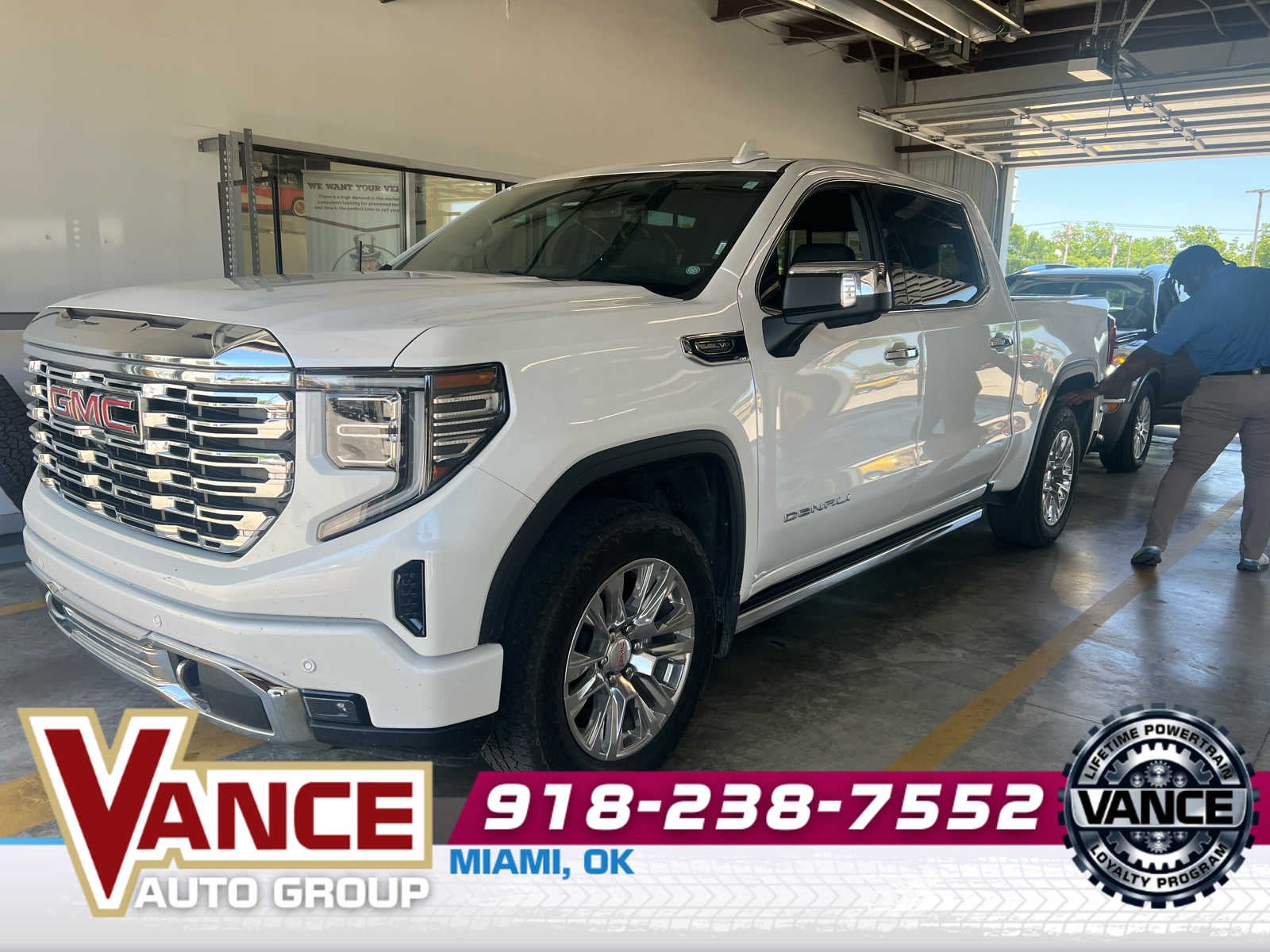 2022 GMC Sierra 4WD Crew Cab Short Box Denali's photo
