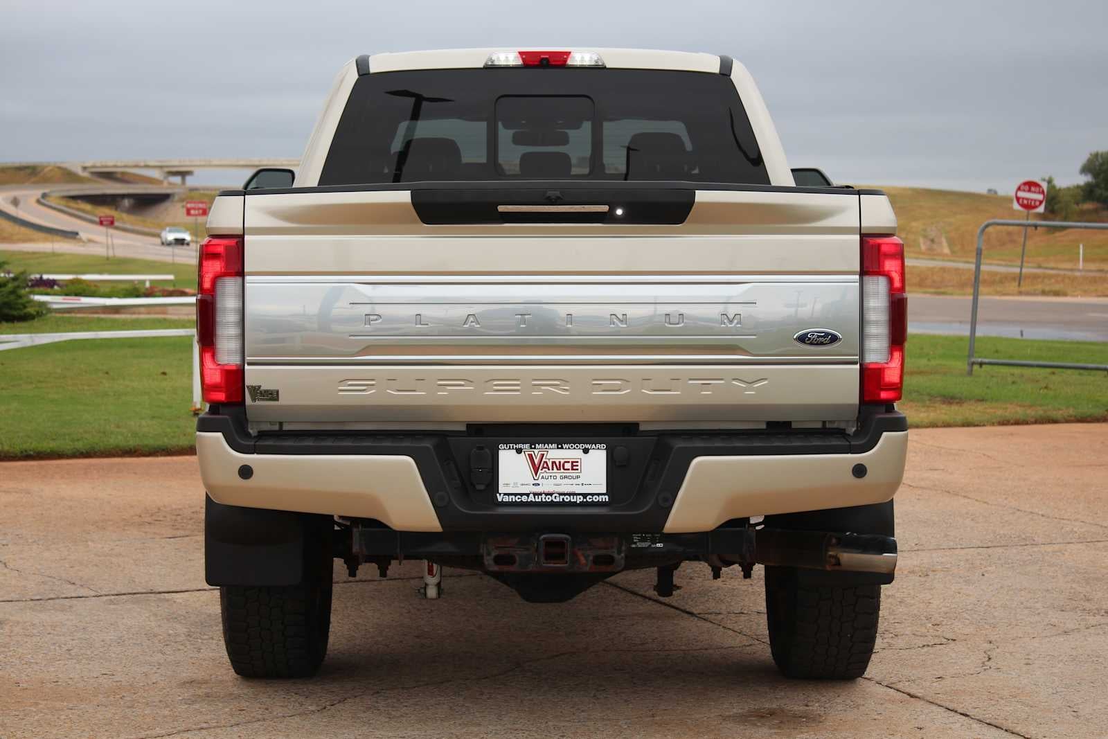 2017 Ford Super Duty F-350 SRW Pickup Platinum