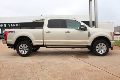 2017 Ford Super Duty F-350 SRW Pickup Platinum