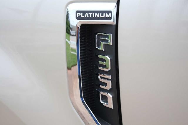 2017 Ford Super Duty F-350 SRW Pickup Platinum