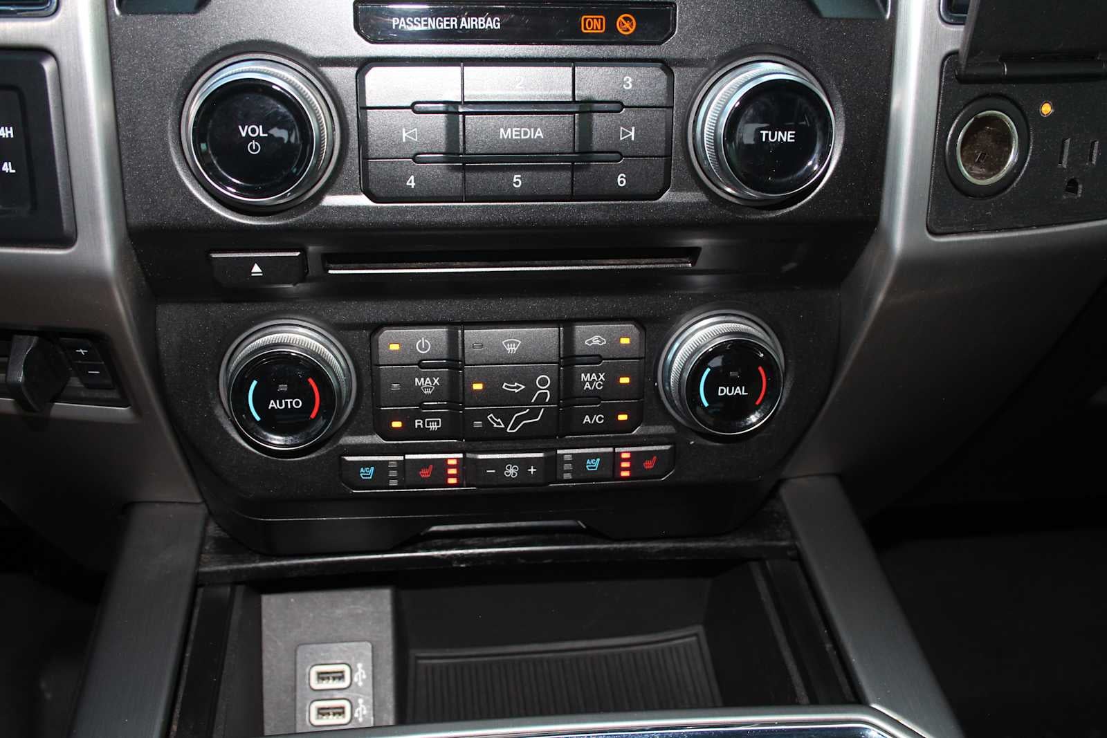 2018 Ford Super Duty F-350 DRW Pickup Platinum