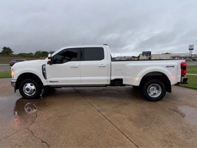 2023 Ford Super Duty F-350 DRW Pickup LARIAT