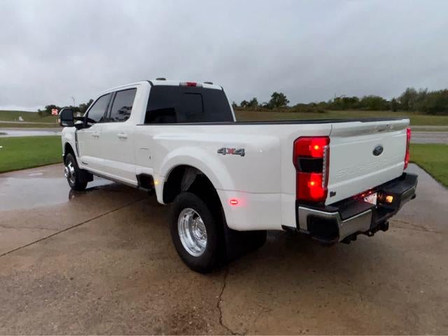 2023 Ford Super Duty F-350 DRW Pickup LARIAT