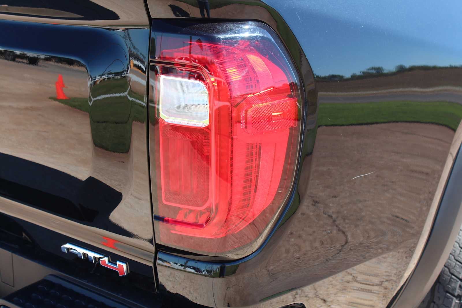2025 GMC Canyon 4WD AT4