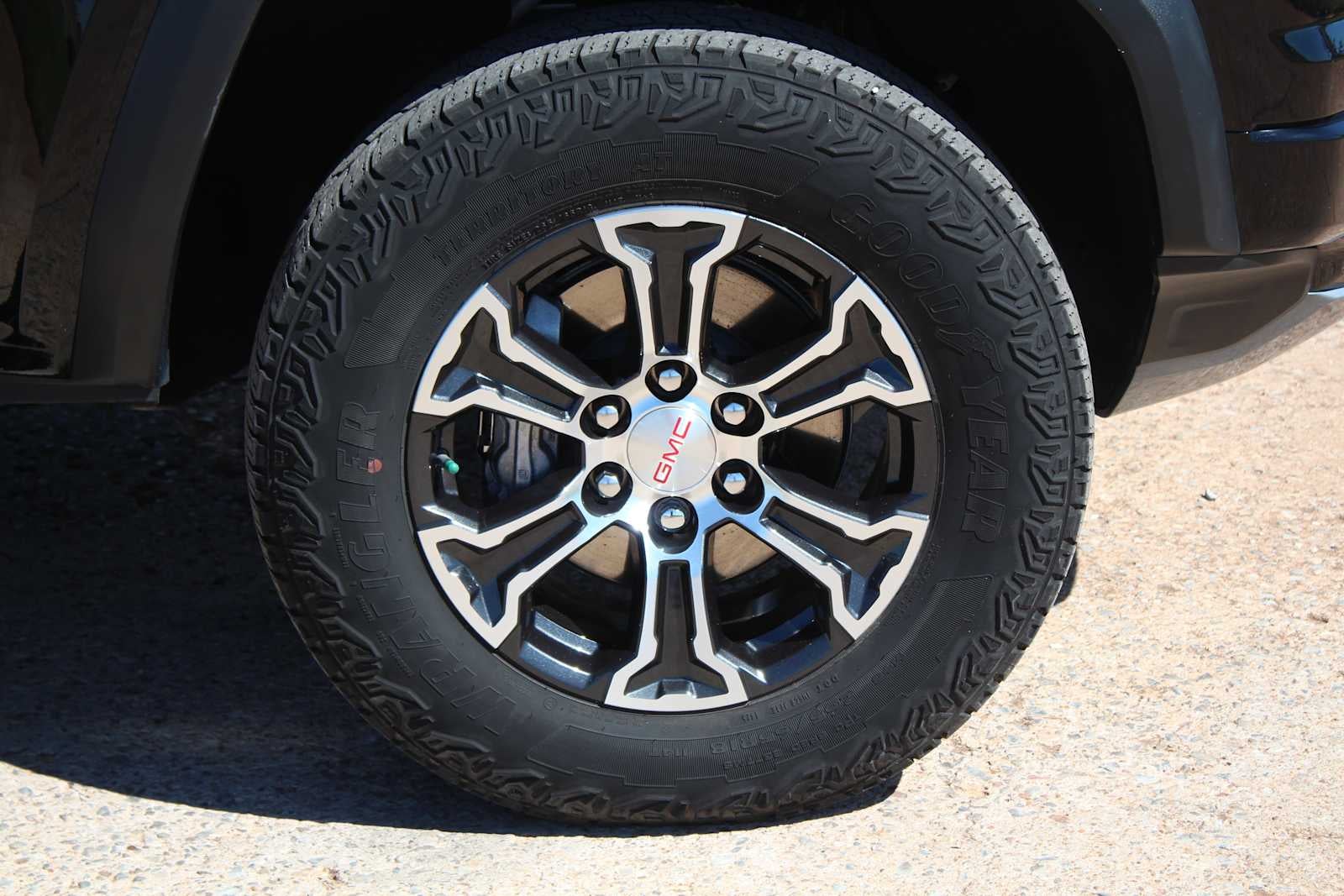 2025 GMC Canyon 4WD AT4